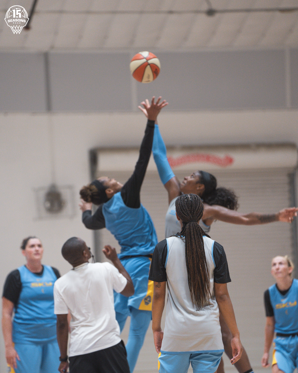 chicagosky's tweet photo. Lift off. π #Skytown #NoCeiling https://t.co/nxOR1w1p1t