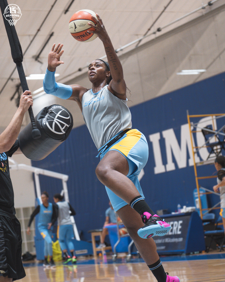 chicagosky's tweet photo. Lift off. π #Skytown #NoCeiling https://t.co/nxOR1w1p1t