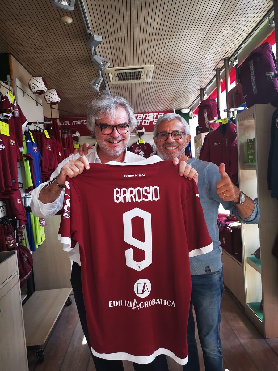testa_to's tweet photo. oggi ho fatto un gesto di cuore❤️ Ho comprato la maglia del #Toro2020 dall'amico Carlo https://t.co/wikm9NjZig suo #store va SOSTENUTO #ORA in una stagione difficile che mette a rischio questo avamposto che non possiamo perdere! Guido Barosio #Direttore #TorinoMagazine #fvcg https://t.co/UfPxoyxh4u