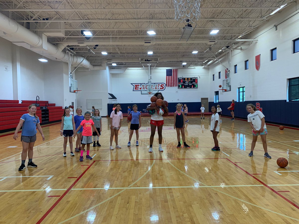 hoopsBAgirls's tweet photo. Girls Offensive Skills Camp Corona edition!! These past couple days have been a blast!! #sixfeet #bigsav #BA @baeagles https://t.co/NwZKDRr2DZ
