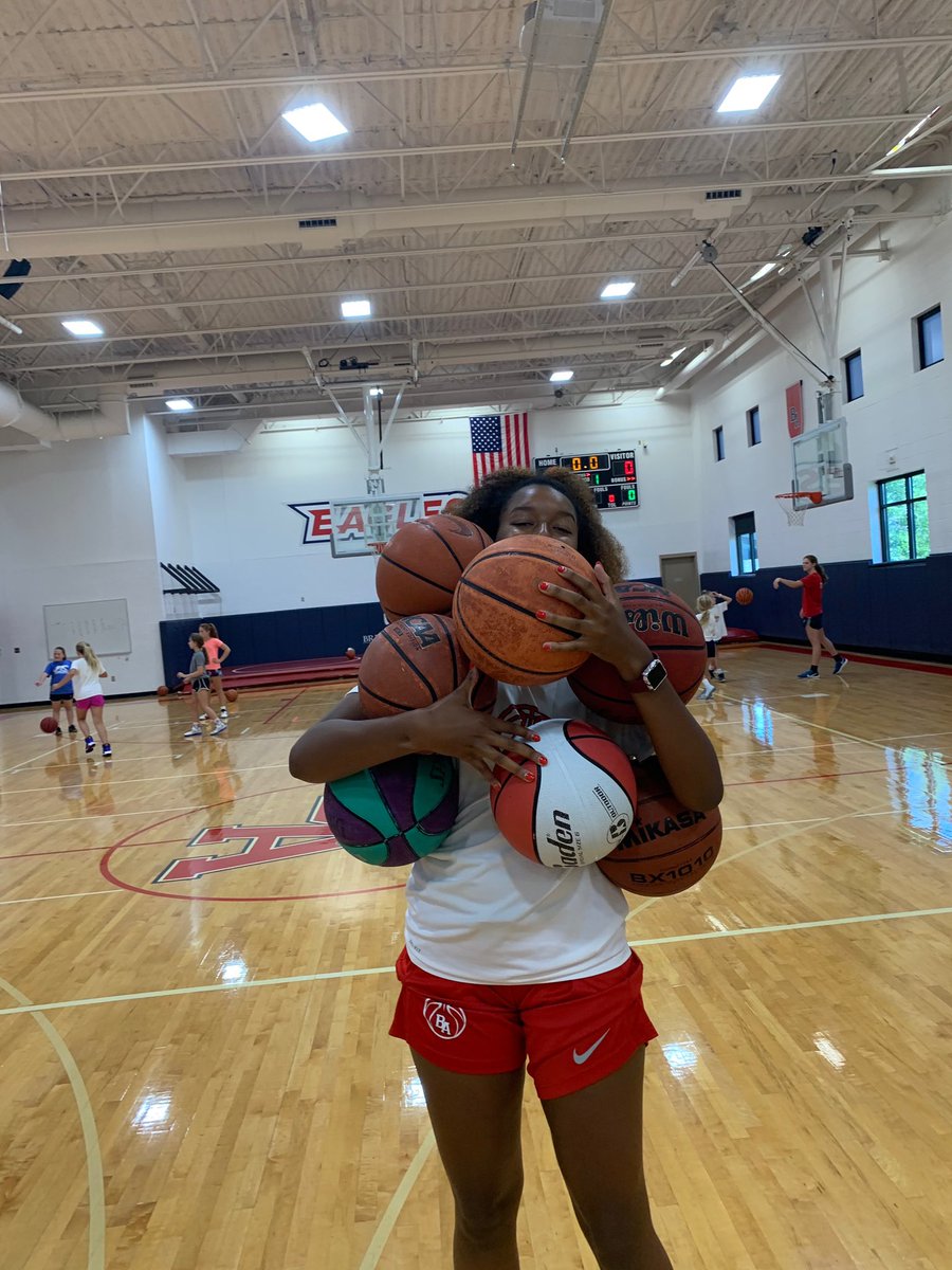 hoopsBAgirls's tweet photo. Girls Offensive Skills Camp Corona edition!! These past couple days have been a blast!! #sixfeet #bigsav #BA @baeagles https://t.co/NwZKDRr2DZ