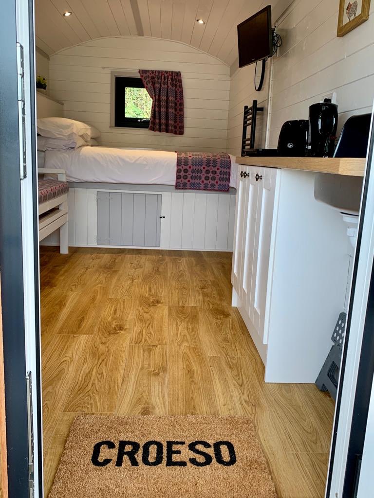 melinwern's tweet photo. We are taking bookings now for our new luxury shepherds hut. Call 01545580221 or email info@wernmillcaravanpark.co.uk 
Pls RT @visitceredigion @coastalliving @WalesCoastPath @CeredigionCoast @DCeredigion @VisitCambMtns @DiscoverCymru @VisitWalesBiz @VisitMidWales @visitwales🏴󠁧󠁢󠁷󠁬󠁳󠁿📞 https://t.co/8jtHvn1pOj
