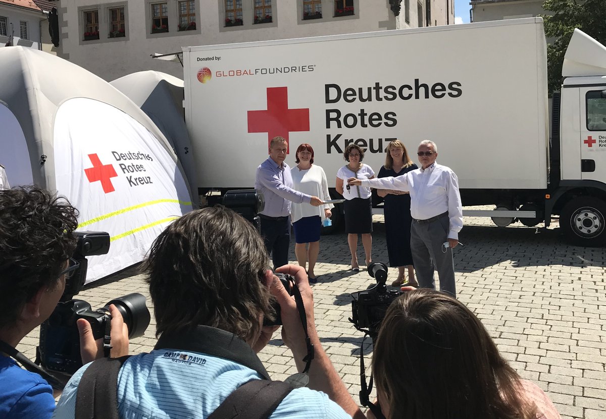 Globalfoundries At A Press Conference Yesterday Gf Dresden General Manager Thomas Morgenstern Handed Over Keys To The Mobile Lab To Holger Loser President Of The Red Cross In Saxony With