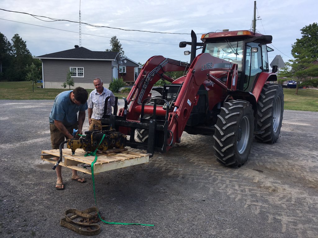 McphailShelley's tweet photo. Another profitable looking day at Harshell 😩Big thanks to @ThomWesley for helping @HaroldMcphail on the second day of this job because my muscles just weren’t up to the task #Rogator #HydrostaticPump #RepairPhotographer #OntAg #SafetyFirst #FamilyHelpingFamilyRepairServices https://t.co/qpEXYektku