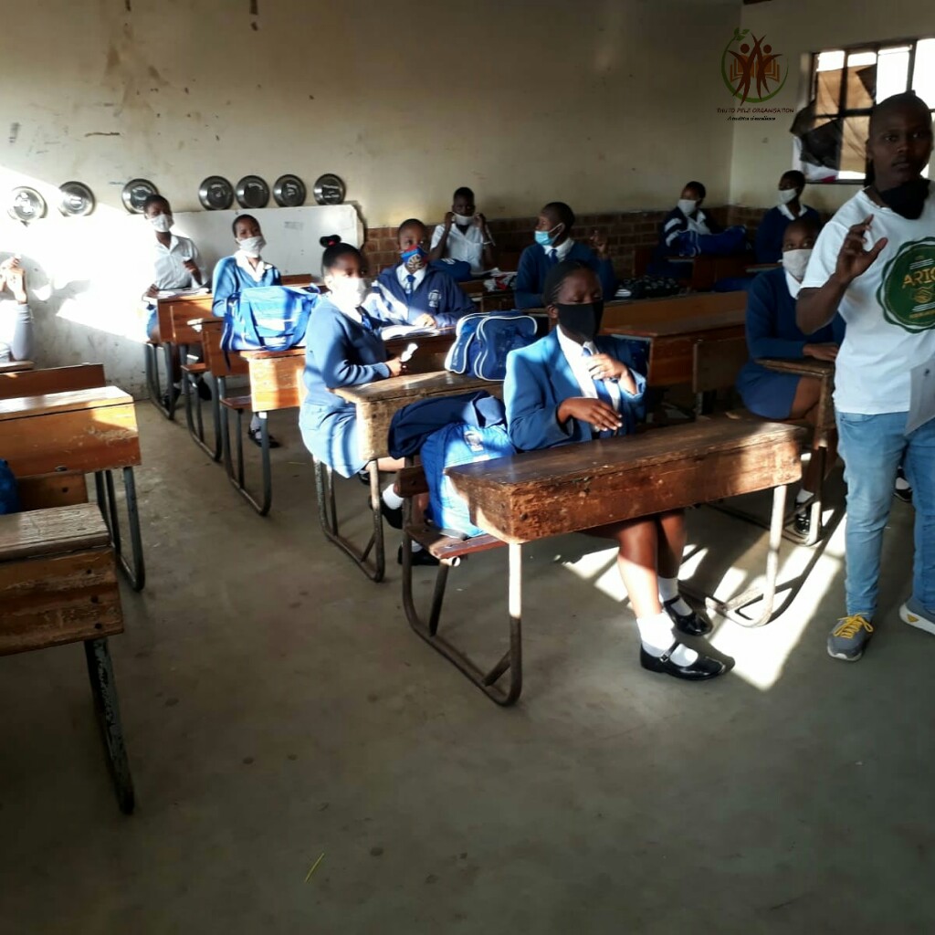 ThutoPele1's tweet photo. #EnrichingLivesThroughInnovation #TraditionOfExcellence #LandingAHelpingHand #LockdownClasses https://t.co/G9LlODnSVX