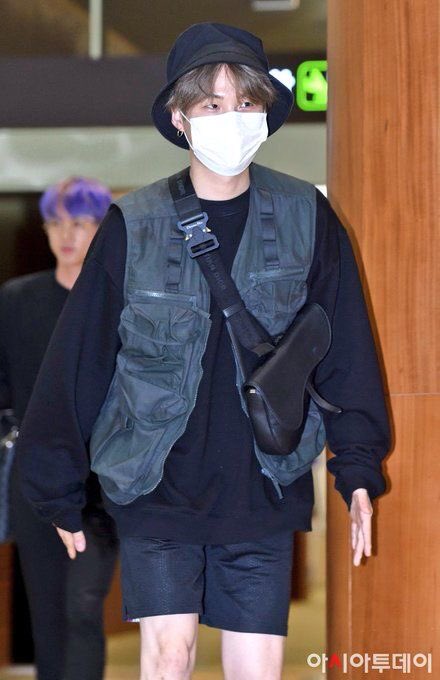 Yoongi airport fashion: a thread