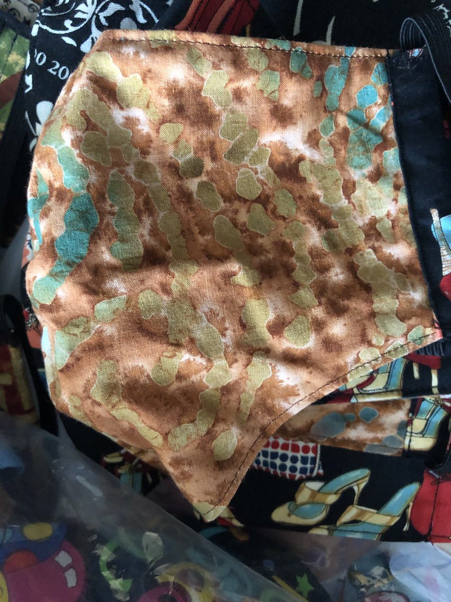TheFoodPantrySF's tweet photo. Coordination Construction Delivery=500 masks! @WeAreTogetherSF led the way linking us with @ppe_me whose volunteers sewed stunningly masks w flawless motorcycle delivery by DAMES DO CARE❤️ #collaborate #MasksSaveLives #damesdocare  #COVID19 #facemasks @KQED @SGNSF @SFMFoodBank https://t.co/WMcRKFKOfv