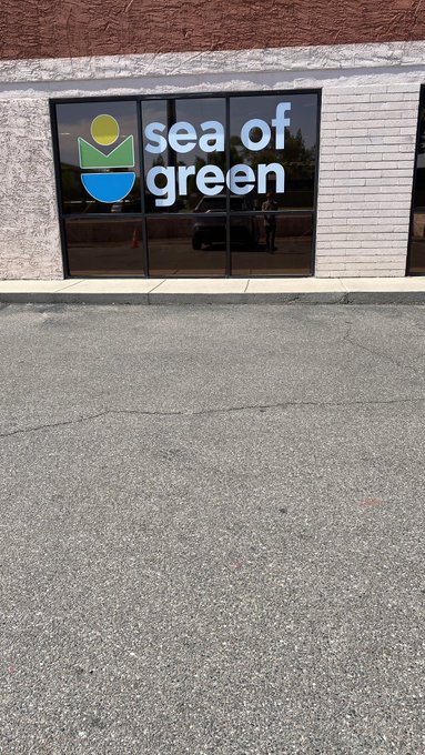 Had to get some plant food for the herb garden. 🖤 https://t.co/6pXG6Fsm80
