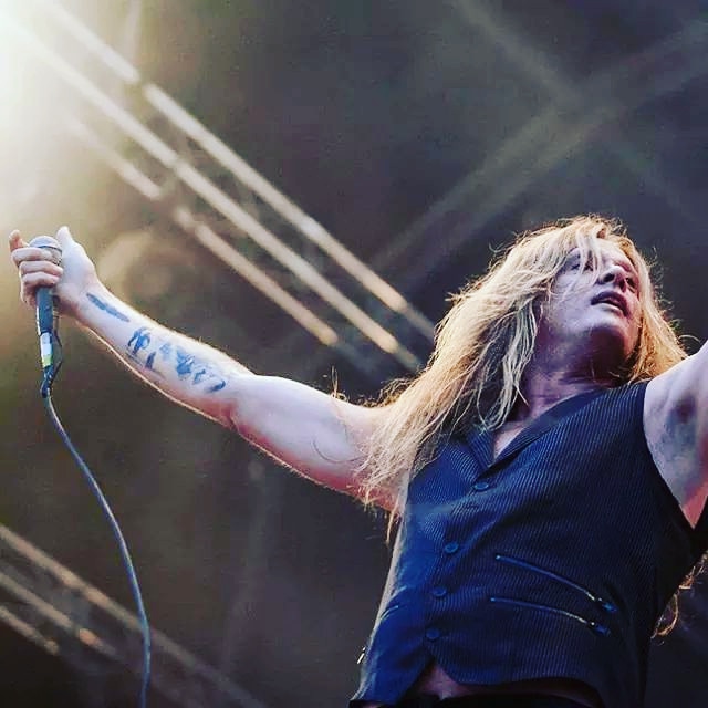 beNICEspain's tweet photo. Good night to all the mother truckers... we will be together again... you will see it @sebastianbach keep #baching #bestsingerever #bachontour #bachbypopulardemand #skidrow31 https://t.co/iDqCaPQxNS