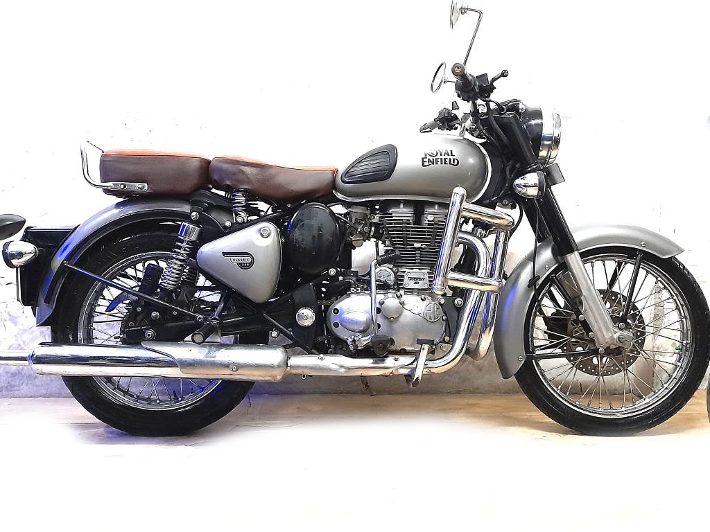 Wheeler48014191's tweet photo. ✅ #Classic_350 
✅ 2019 Model 
✅ Twin Disc
✅ 11000 Km Run
✅ BS4 
✅ For Price &amp; More details,  Please Call or WhatsApp us on 98.356.55.55.3
Address - Kokar, Near Mahamaya Dharm Kaanta, Ranchi, Jharkhand https://t.co/bx8IB57GcQ