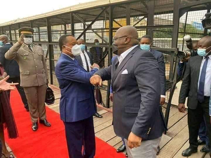 LeKabala's tweet photo. Salutation à la #COVID19  entre les deux chefs d'Etats aux capitales les plus rapprochées du monde #kinshasa #Brazzaville . Son Excellence Monsieur le Président de la République #RDC #Felix_Tshisekedi en visite éclair de travail chez son homologue #Denis_Sassou_Ngweso . https://t.co/26ejApkDbK