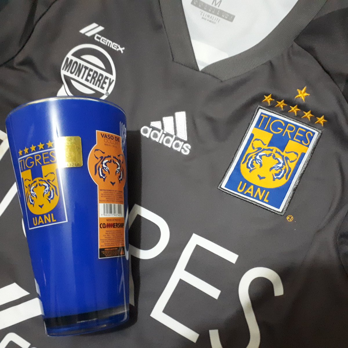 Mariachigama's tweet photo. #VolcánLleno
@TigresOficial
@adidasMX
#EstoEsTigres 
Vaso tigre!!! https://t.co/VvN1XasZrv