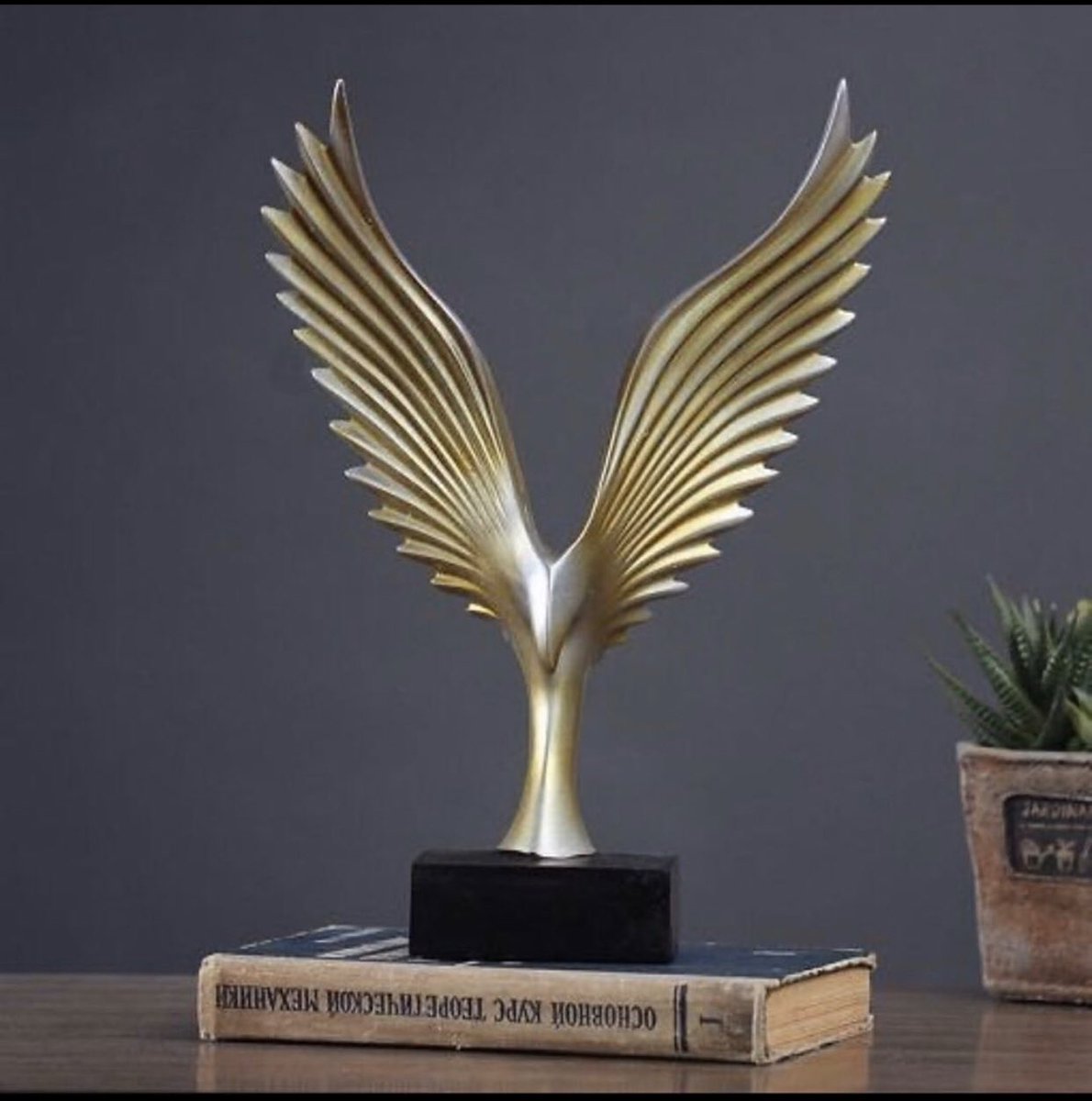 homebytsworld's tweet photo. Eagle wings Resin Ornament
PRICE N25,000
Perfect for you bookshelves, consoles etc.
To order send a DM or whatsapp 09015073294 . @homebytsworld
#interiordesign #konetlaunch #engagedshoppers #UnaDeyMad #segalink #Wenger #TolulopeArotile #Zion #Nicheinfluencers https://t.co/5sIIGnSJuy