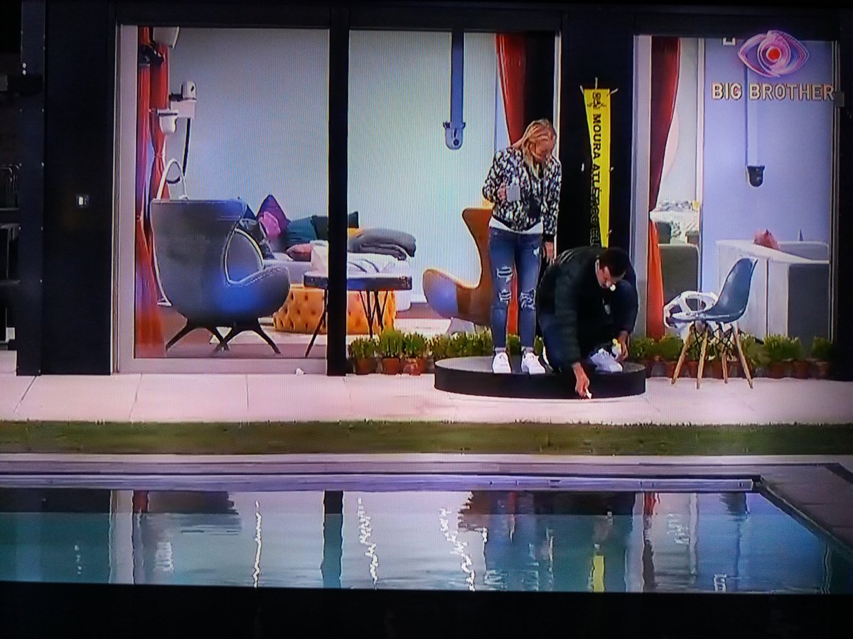São estas as imagens que a TVI retira da noite de ontem entre a Teresa e o Alves ...
#BB2020TVI https://t.co/ziv5OCWutN