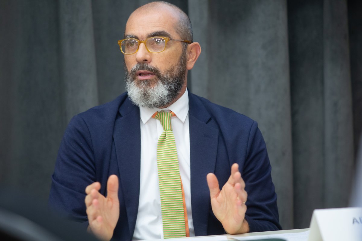FcomAustral's tweet photo. “La clave de la comunicación efectiva en política es una combinación entre adaptación, relacionamiento y estrategia de aparición” @ElizaldeLuciano, decano de @FcomAustral en @revistacompol. No te pierdas la entrevista en 👉🏼  https://t.co/FkLInwWoAc

@UnivAustral @EPCaustral https://t.co/iMv1KSBzxU