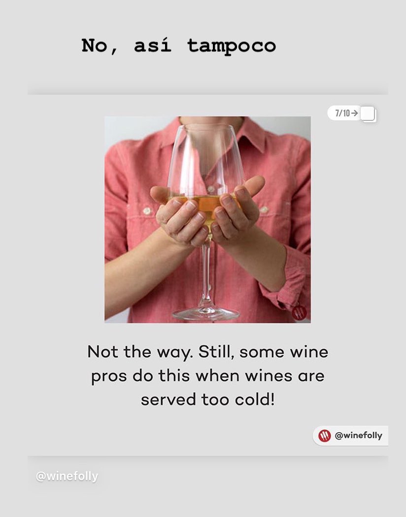 NatiBeneitez's tweet photo. ¿Cómo se toma la copa de vino para beber? 
Imagen 1: NO
Imagen 2: BASTA DE HACERME DAÑO
Imagen 3: si, por favor

*tengo una obsesión con el tema, lo sé y no voy a hacer nada al respecto* https://t.co/93eXNWX8QH