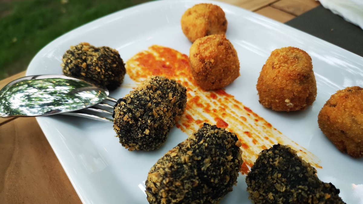 ¿Ya conoces nuestra Terraza? 🤔 Descubre un lugar acogedor donde poder degustar las tradicionales tapas de Galicia, en un entorno natural y con toda la esencia de #AsSeteCampás.😉

➡️ assetecampas.com/terraza/

#TerrazaAsSeteCampás #Meaño #Galicia