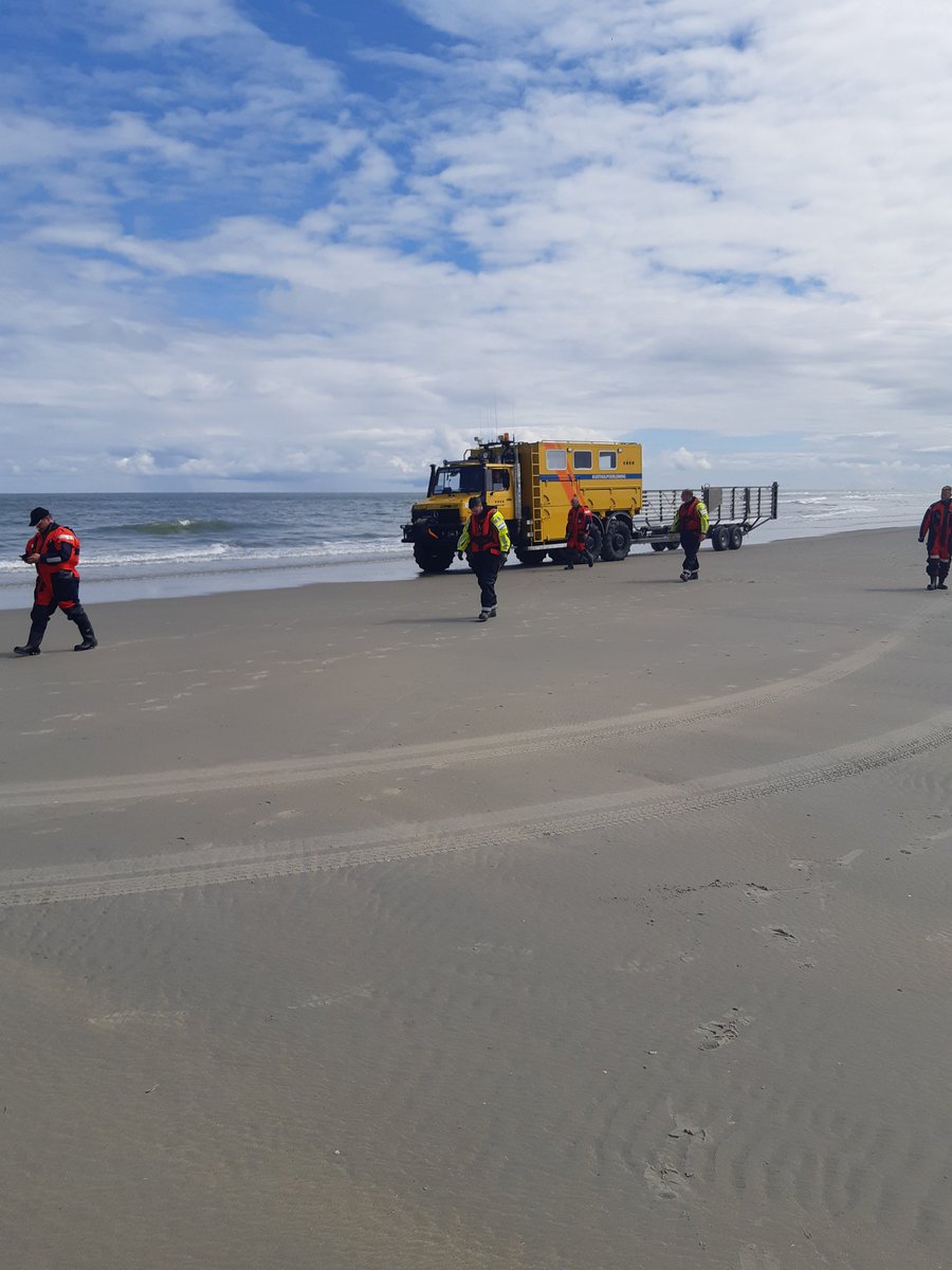 PolitieLTOZ's tweet image. Door het LTOZ werd vandaag ism @SOADUrk en #knrm #ameland nog een keer gezocht naar het 14 jarig meisje. Helaas hebben we haar niet kunnen vinden. Ook eerdere pogingen ism #DDG #Marine en @SOADUrk hadden niet het gewenste resultaat. We hebben iig alles gedaan wat mogelijk was.