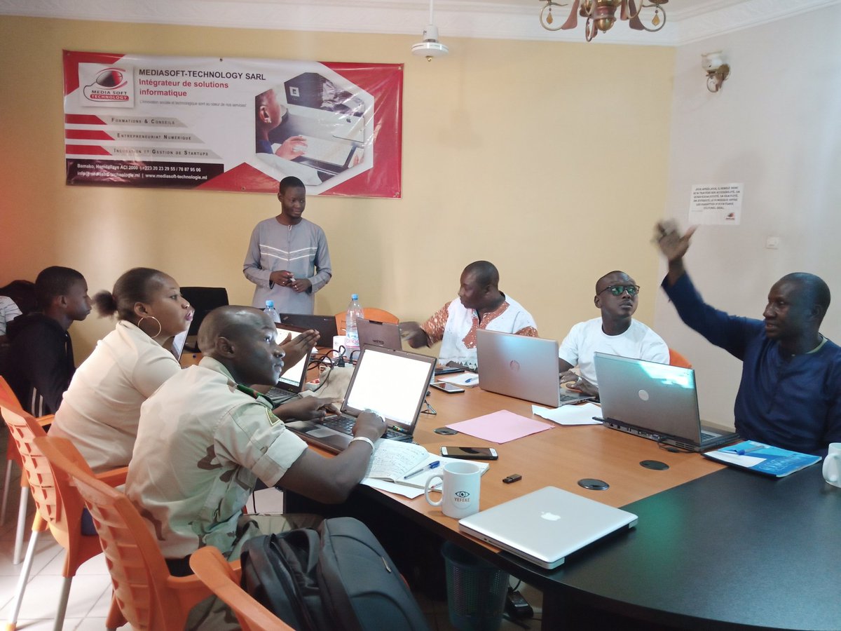 MediasoftTechno's tweet photo. Jour 2 de la formation sur Excel avancé avec la DIRPA ( Direction de l'Information et des Relations Publiques des Armées). 
@MediasoftTechno intégrateur de solutions informatique au #Mali
 @FAMa_DIRPA 
#informatique #formationExcel https://t.co/jayZ1zyXHH