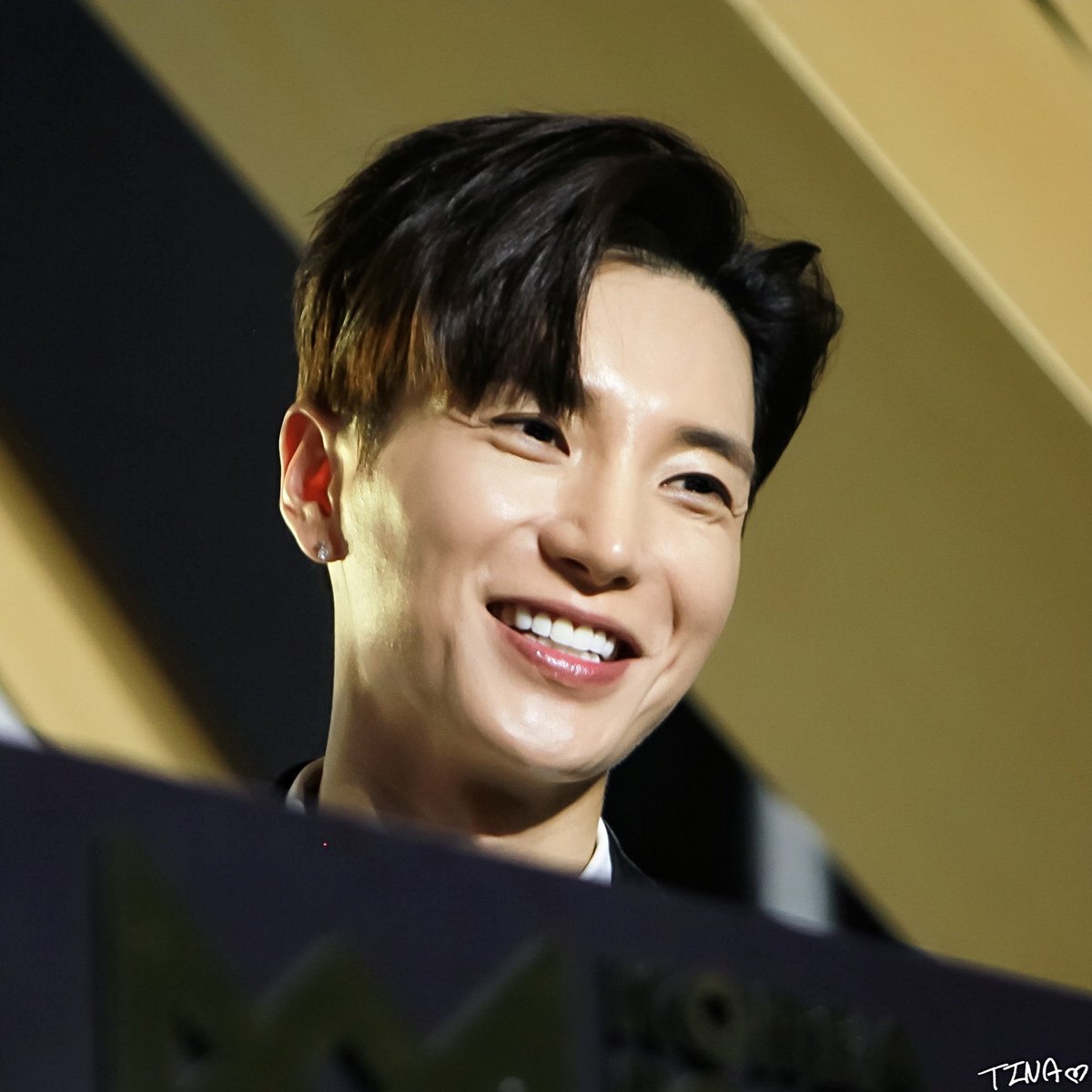 오늘도 오빠가 미소 가득한 하루였길 바래요😊😊
잘자요~! Goodnight🌙💙
#이특버블