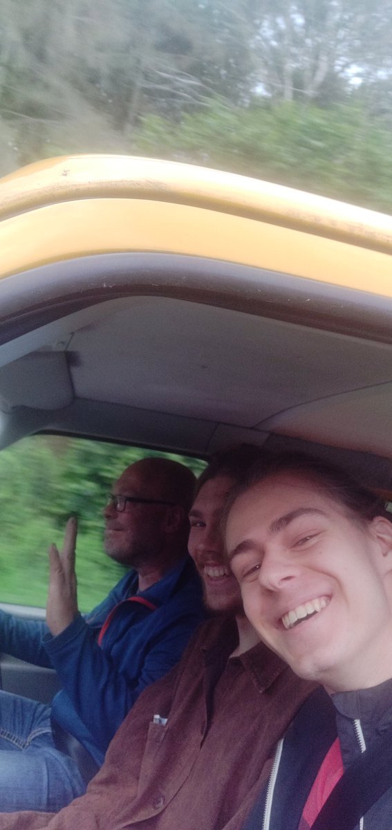 LarsBredereke's tweet photo. Mein VW Bus Verkaufsberatungsgesicht https://t.co/yNAQslwzWx