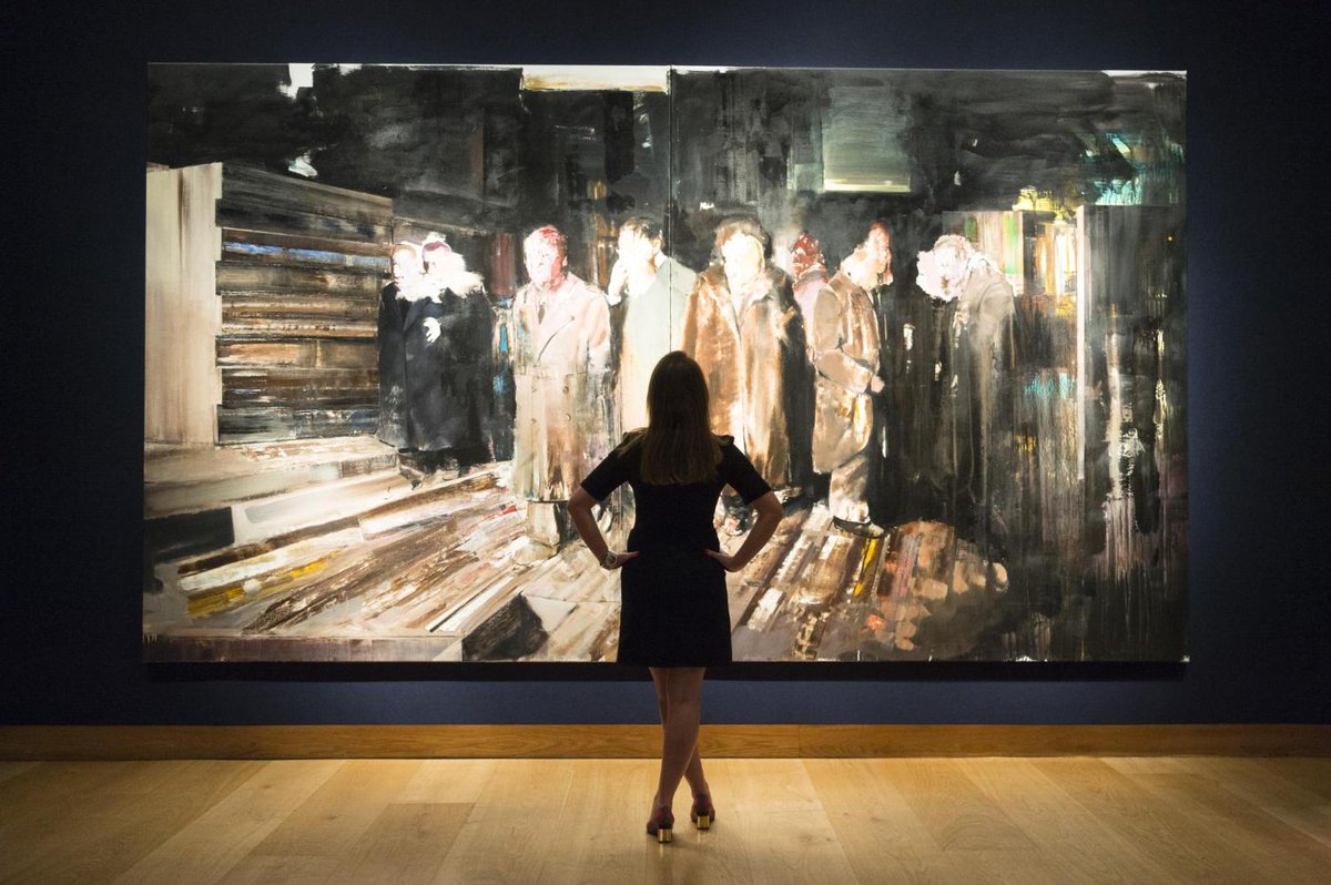 franceculture's tweet photo. "Pour Adrian Ghenie, peindre correspond à attaquer plastiquement les visages du pouvoir." Les œuvres du peintre roumain mettent notamment en scène des portraits de grands dictateurs, au visage effacé, tombés dans l’oubli, dans un univers en ruine. https://t.co/vVVEg4gTSd https://t.co/b5vq2U8Maj
