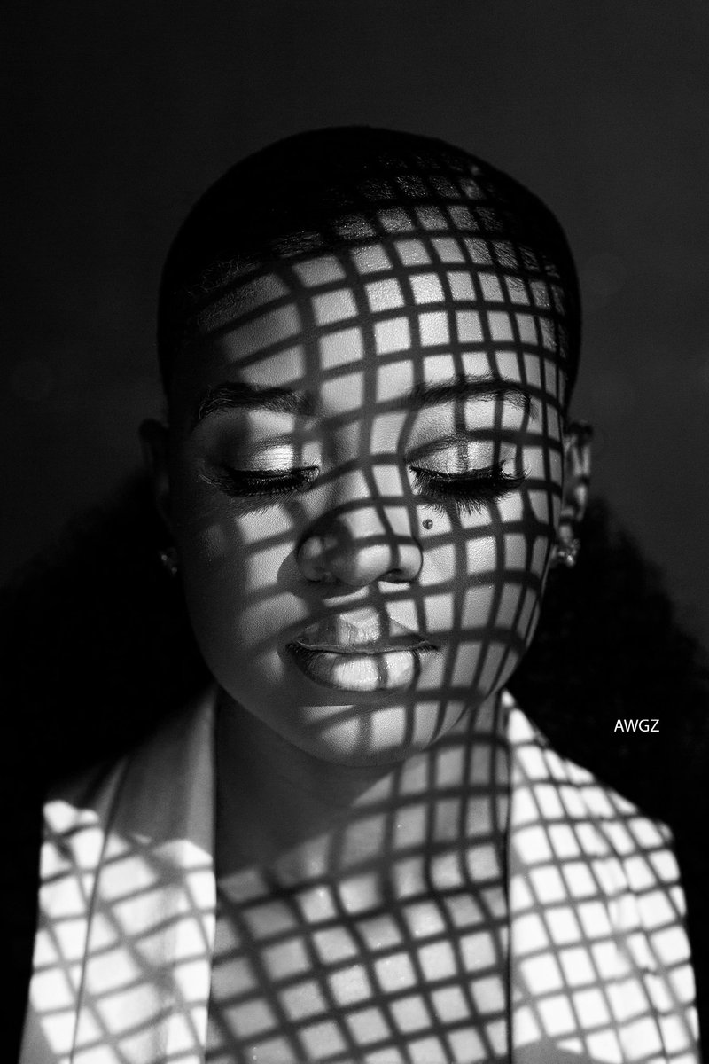 AwGZz's tweet photo. The boundary between light and shadow is you  #AWGZ https://t.co/YUzBdOEsts