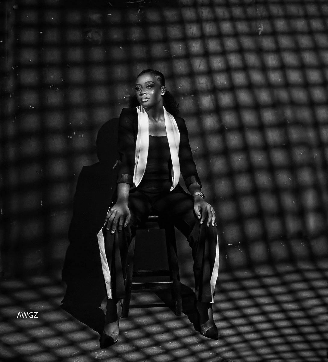 AwGZz's tweet photo. The boundary between light and shadow is you  #AWGZ https://t.co/YUzBdOEsts
