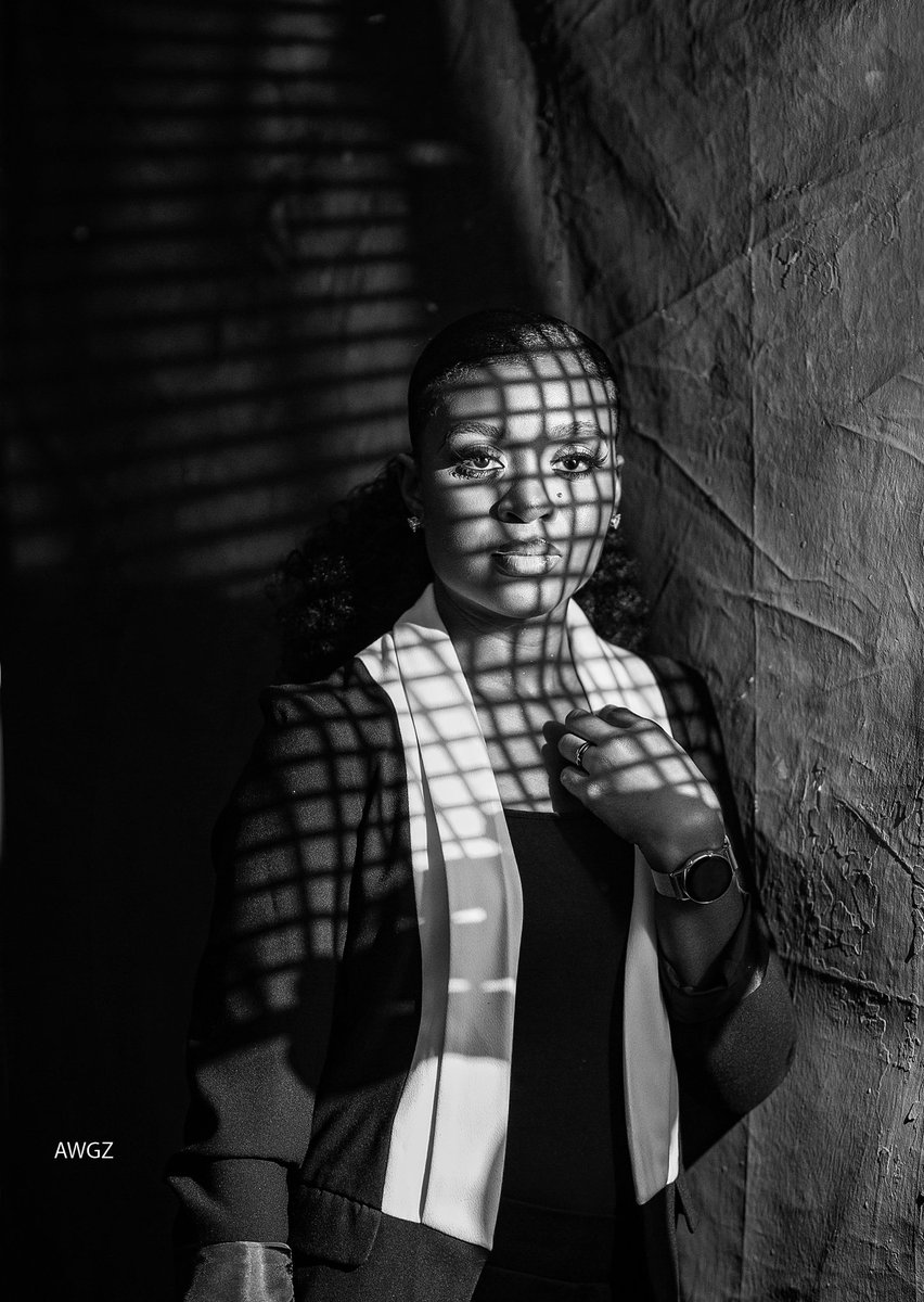 AwGZz's tweet photo. The boundary between light and shadow is you  #AWGZ https://t.co/YUzBdOEsts