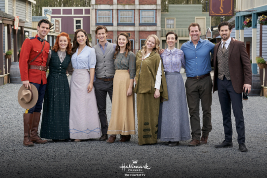 hallmarkchannel's tweet photo. #Hearties rejoice! @erinkrakow @HuttonPascale @JackWagnerhpk @KavanjSmith @ChrisMcNally_ @kevin_mcGarry @paulgreenemedia and @AndreaKBrooks return for a #WhenCallstheHeart Christmas Special. #CountdowntoChristmas https://t.co/NJO9f5M1xJ