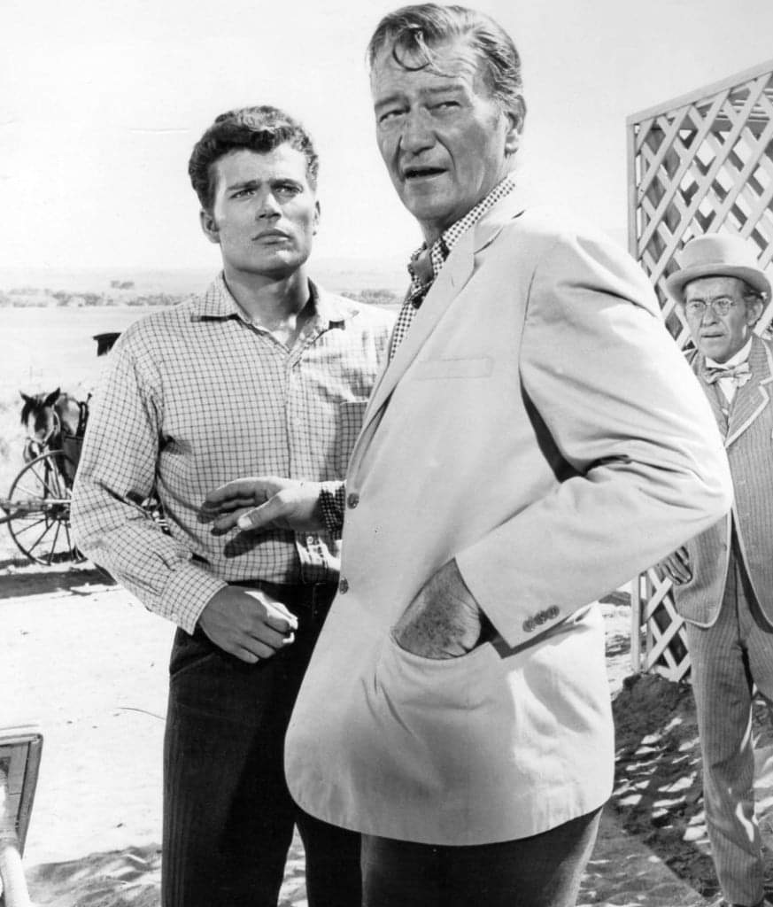 Happy Birthday to Patrick Wayne who turns 81 today!  Pictured here with his dad John Wayne. 