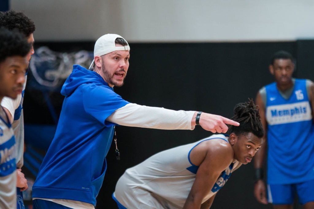 👑🤴NEW KING @ HOUSTON🤴👑 Major moves being made in the city! My favorite shooter &amp; TRUE GRIZZ, Mike Miller <a href="/MikeMiller_13/">Mike Miller</a> is the NEW Head Boy’s Basketball coach for 🐎Houston Mustangs 🐎! Great friend of King James, who thinks Lebron will NOW come to the city!? 😳👀👑