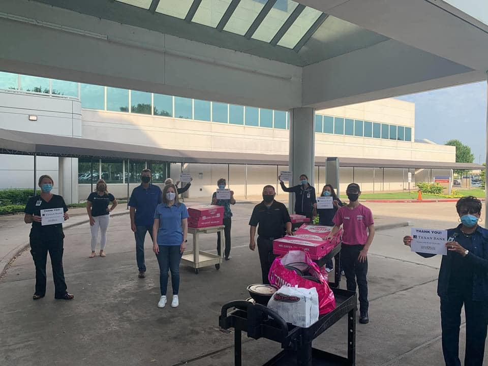texanbank's tweet photo. Today we delivered 1,200 breakfast tacos to the wonderfully deserving healthcare heroes at Memorial Hermann Southeast Hospital! We admire their hard work and dedication and are sending them lots of love, strength, and support! 💙🌮 #TexansServingTexans https://t.co/wJ6zmJf9VP