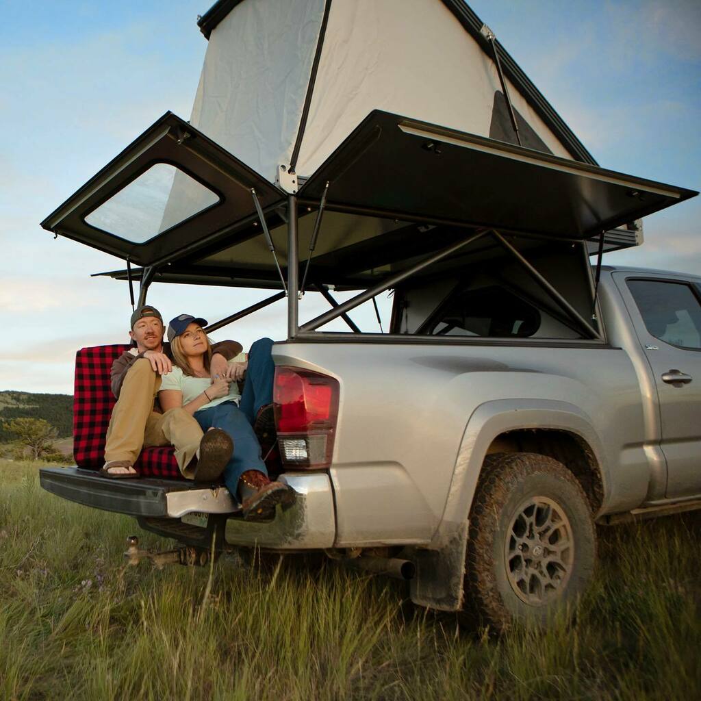 Sweet, sweet, cabana mode 😎
This is what we are all about, spending time with our favorite people, in cool places. Our trucks make it happen by easily transitioning from transportation to  a stylin’ outdoor living space 👍
📸: @jessdelo7 instagr.am/p/CCrC-WTpoD8/