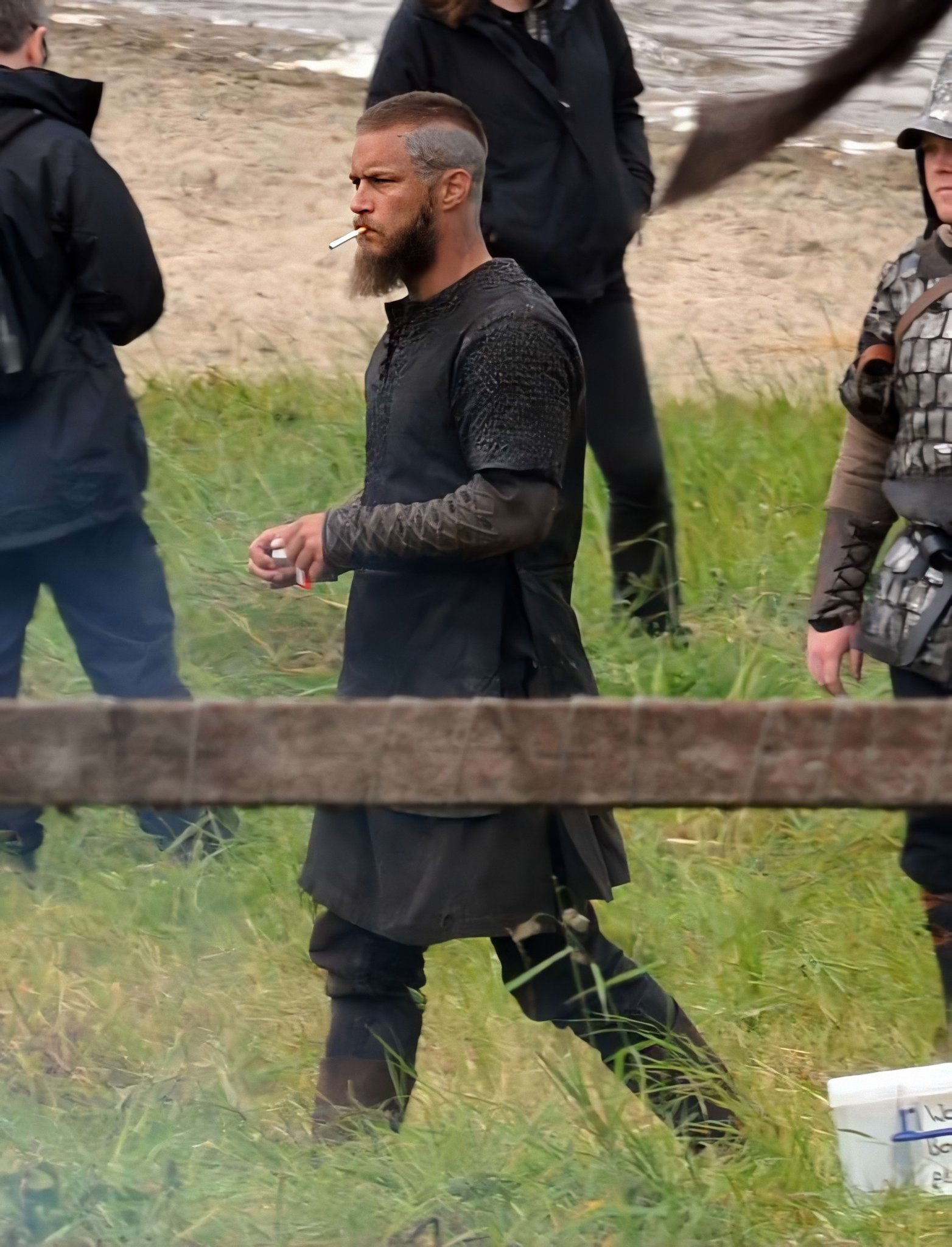 Happy Birthday to Travis Fimmel ! 