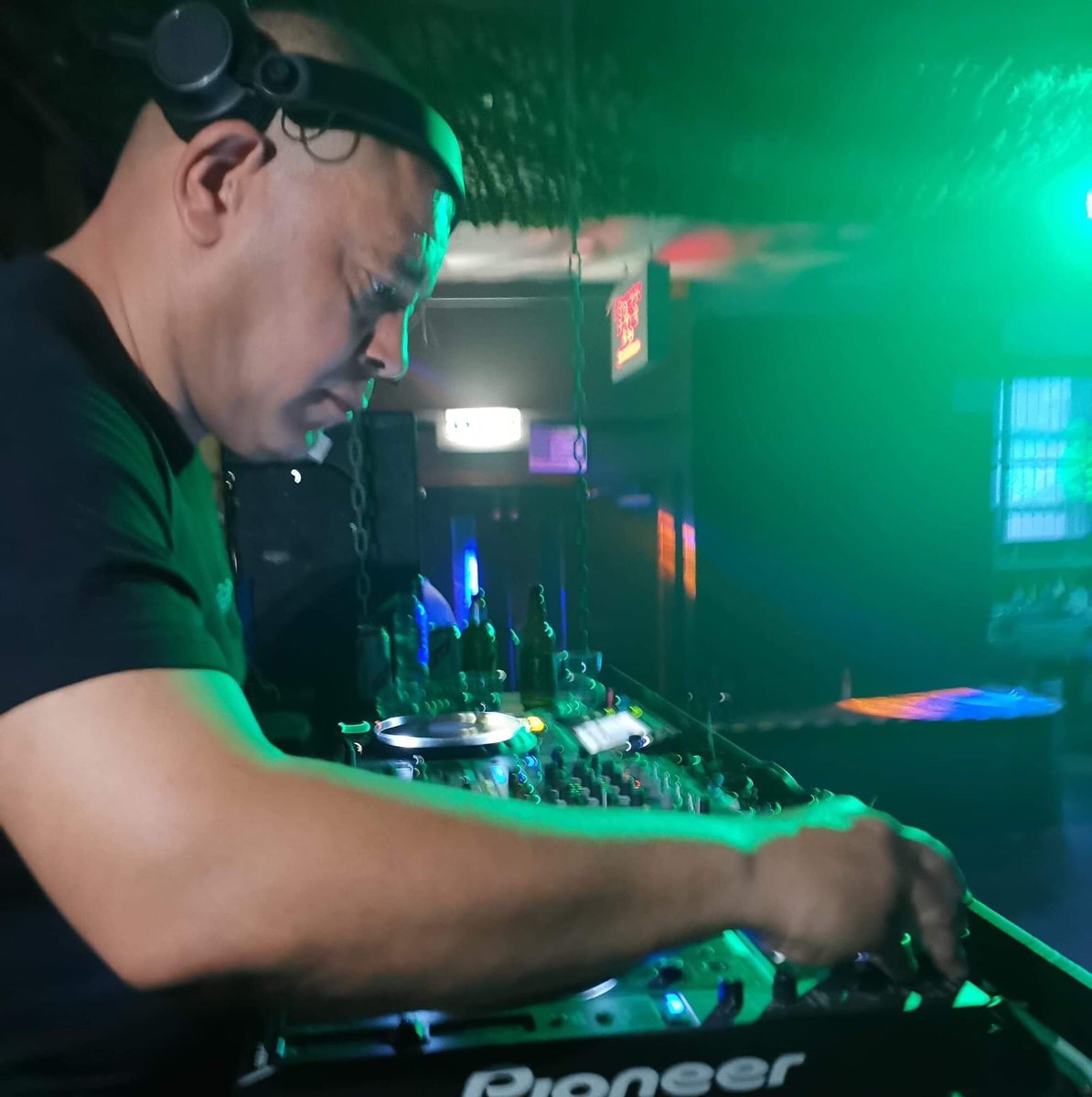 BassStreamradio's tweet photo. Live tonight from 9 👀@LDCRadioLeeds @DaveAusters @craignicemusic  #Everlast #House #Bass #Leeds #Fm #Radio #Live #Bangers #Bangers @LeedsLiveLocal @leedsmusicscene @leedsmusichub https://t.co/gpdpDbiwCa