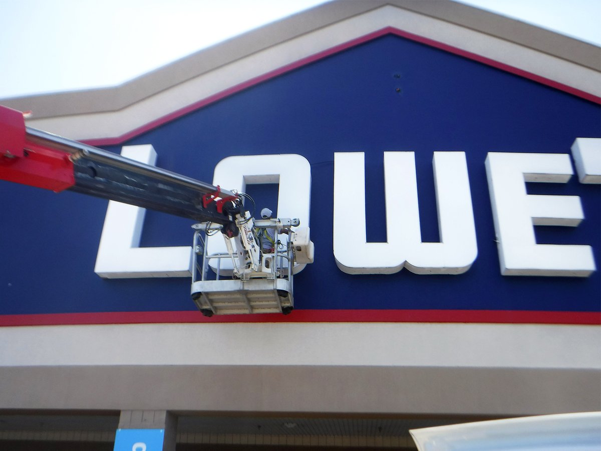 bakerssignstx's tweet image. A little channel letter service work out in Bryan, Texas. #signservice #bakerssigns #bestintexas