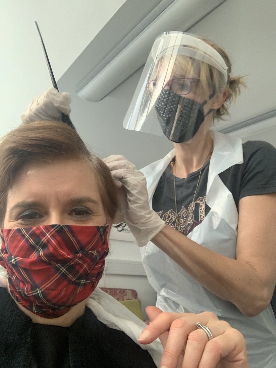 NicolaSturgeon's tweet photo. The sweetest reunion of all #hairdresser #Julie https://t.co/toBnQ4Qmmi