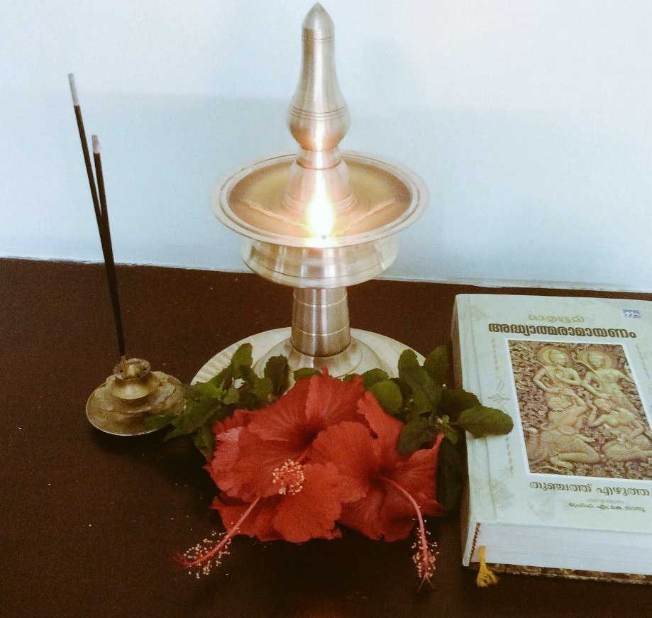 വീണ്ടും ഒരു രാമായണ മാസം കൂടിവരവായി...
രാമനാമം ജപിച്ചു കൊണ്ട് തുടങ്ങാം ഈ രാമായണ മാസം.ശ്രീരാമചന്ദ്രന്റെയും,സീതാമാതാവിന്റെയും അനുഗ്രഹം എല്ലാവർക്കും ഉണ്ടാകട്ടെ🙏.
#Ramayana #JaiSriRam
#Ramayanamonth #sreerama
#Ramayana https://t.co/zc4EGyVfIA