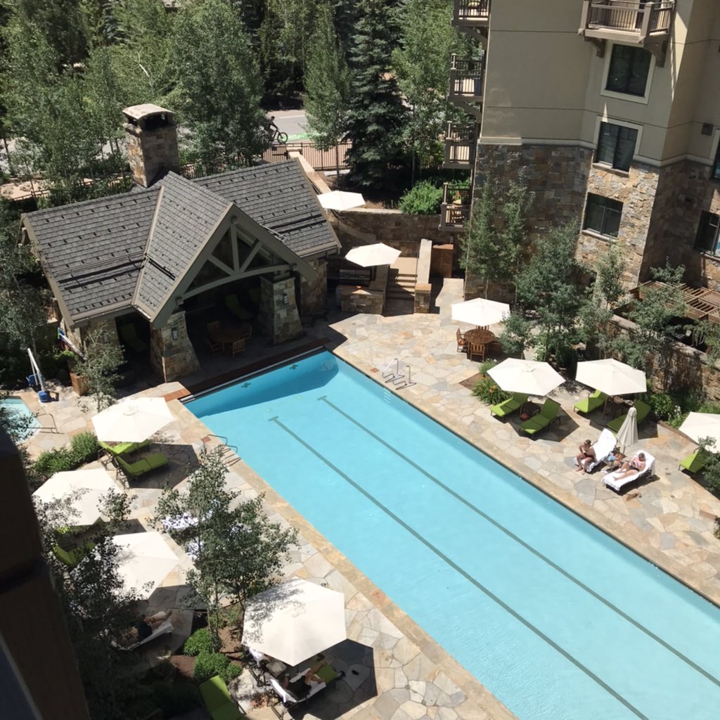 SurfnSunshine's tweet photo. RT @lxtravelguy: Spectacular day @fsvail - Four Seasons #Vail https://t.co/uut2Kgr0Rk - #WednesdayVibes #luxury #travel #fsvail ☀️🏔 https://t.co/c49gu2Nlao
