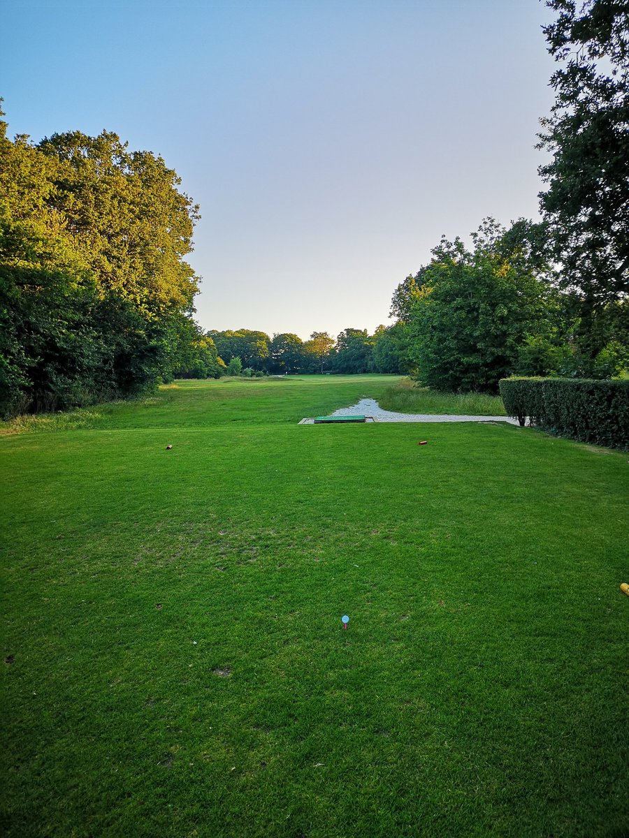 SouthendGC's tweet photo. 2nd, 315 yard par 4. OBs to the right https://t.co/AC2AKVs4cI