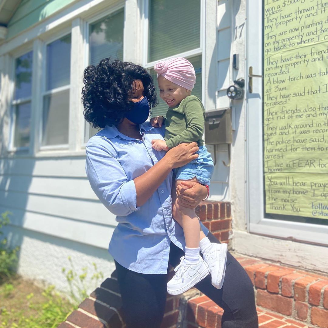 _SJPeace_'s tweet photo. A black woman who is a registered nurse and a single mother of a 3 year old is living in fear for her life!

Her racist neighbor has been terrorizing her since she moved in 2 years ago. 

The police said "We need you in a body bag before we can make an arrest"

FUCK THE POLICE! https://t.co/eXuxY98P4b