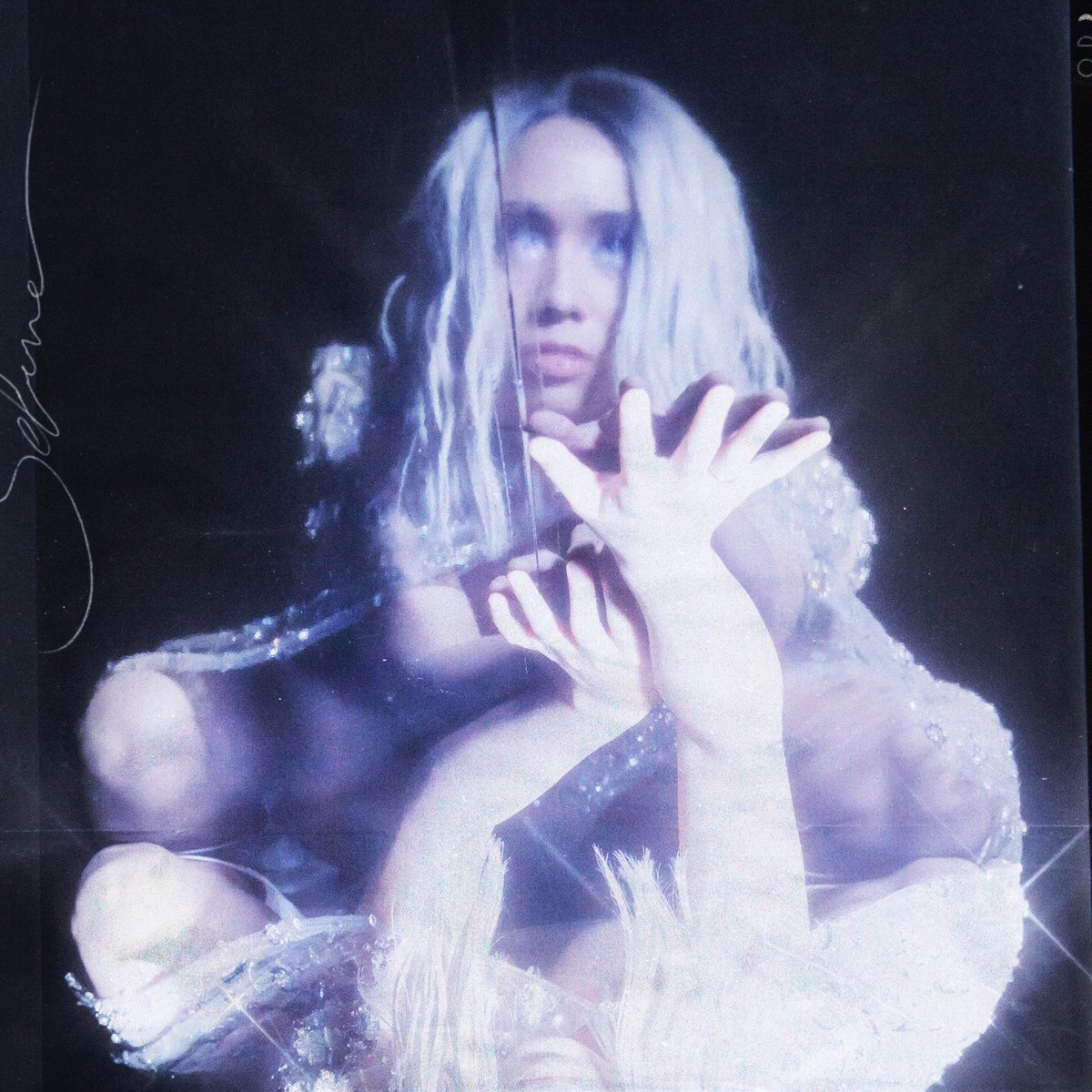 nikizefanya's tweet photo. Selene.
Out everywhere midnight EST https://t.co/nISmPKhawe