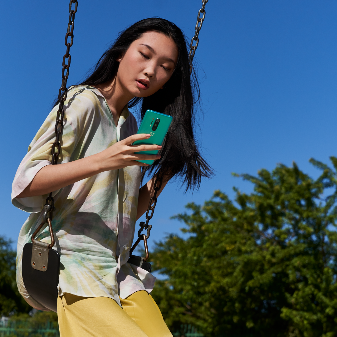 OnePlus_USA's tweet image. Getting a breath of fresh air? Don’t forget to grab your #OnePlus8Series ☀️📱