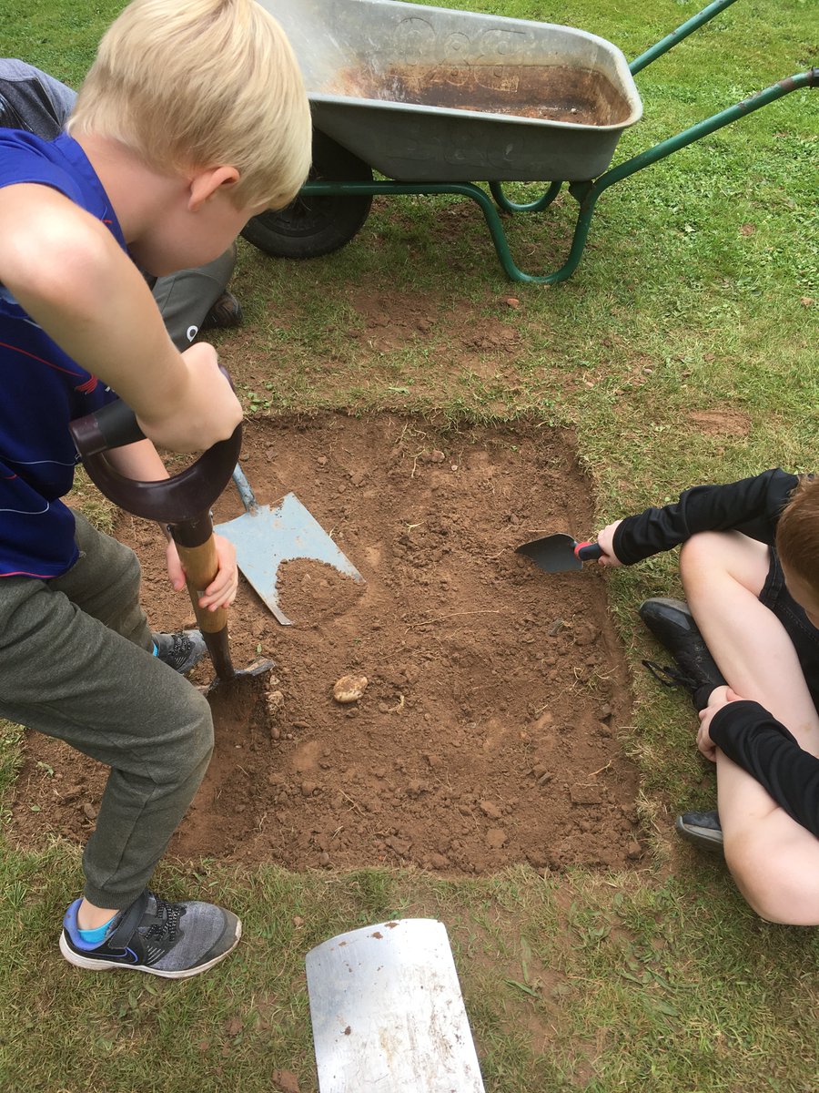 PearlHydeSchool's tweet image. Pearl Hyde are having a great time digging archaeological excavations in the school grounds following Dig School. Keeping our fingers crossed for a Roman find as not far from Lunt Fort. @CarenzaLewis @PRGrigsby1
