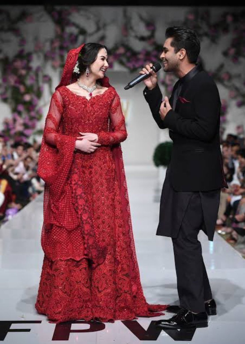 Usamakitweetss's tweet photo. In a World full of #haniaamir be like #sarahkhan❤ https://t.co/cfhHRBosEW
