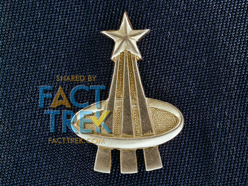 1979.  #StarTrek  —The Motion Picture changed up the Flying A: setting it against a circle—suggesting the “orbit” ellipse on astronaut pins—and simplifying the different departmental emblems in the center to just the elongated star. The emblem appeared both as a pin and as patches.