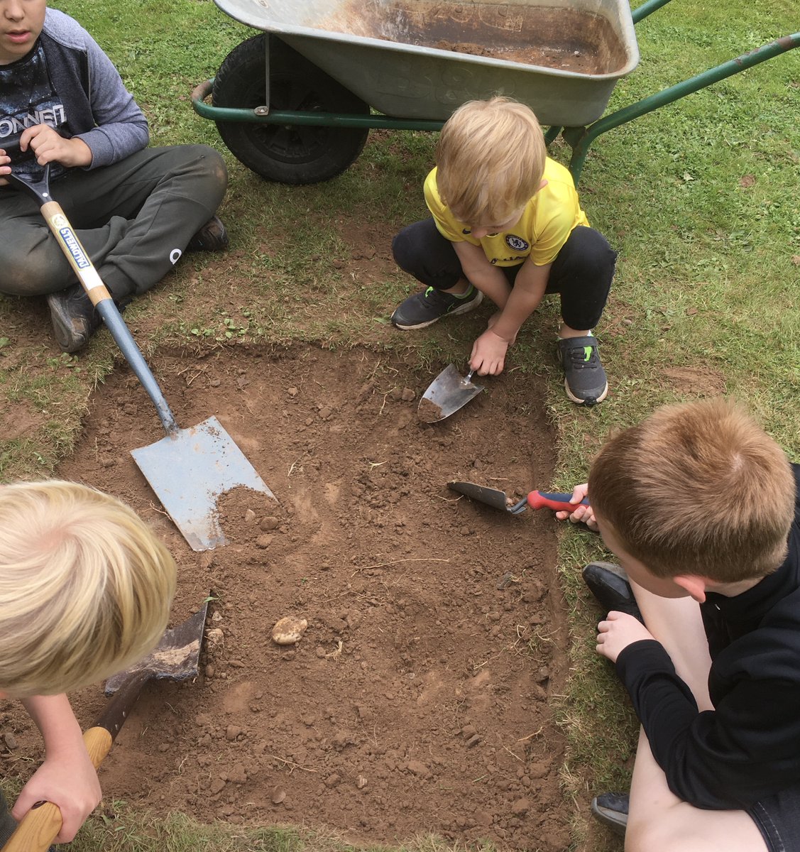 PearlHydeSchool's tweet image. Pearl Hyde are having a great time digging archaeological excavations in the school grounds following Dig School. Keeping our fingers crossed for a Roman find as not far from Lunt Fort. @CarenzaLewis @PRGrigsby1