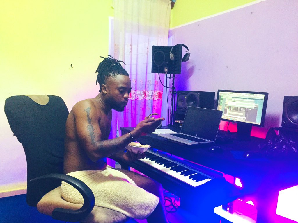 flyhabit's tweet photo. Eating puffpuff and beans a.k.a #Achombo, who wants in?

Meanwhile my EP #EXPRESSIONVol1 is on the way... 

#CremeDeLaCreme237 #HoodBreed https://t.co/RrqmoIYL0e