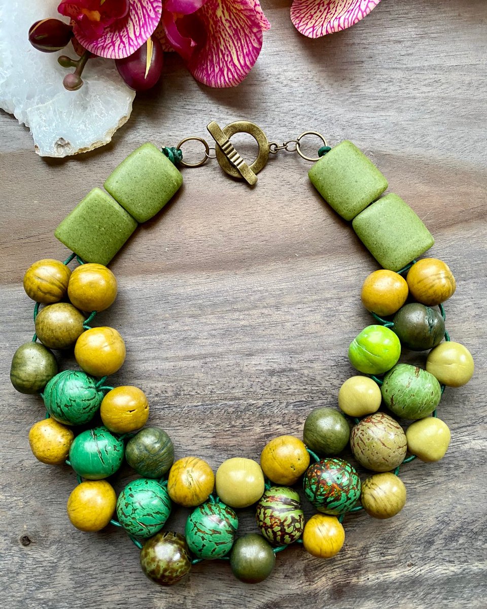 giftalentshop's tweet photo. Combining the natural and the man-made -- bombona seeds and African recycled glass
#necklace #beadedjewelry #bohojewelry #bombona #bohochic #afrobohemian #afroboho #afrochic #boholuxe #handmadejewelry #jewelryaddict #giftalent #wearableart #giftalentshop #discoverunder5K https://t.co/BW7YGQBs37